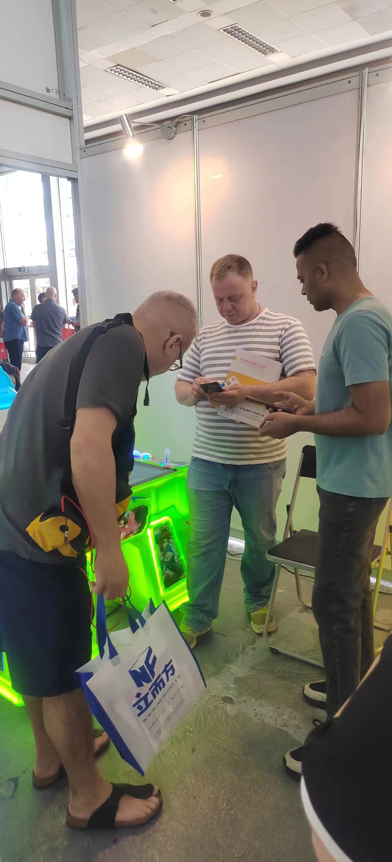 Laatste bedrijfscasus over Yuxin amusement apparatuur schijnt op de tentoonstelling, het aantrekken van handelaren uit meerdere landen om kinderen speeltuin amusement machines te bestellen