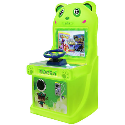 Een schattige cartoonbeer met een munt, dubbelspeler race-game machine